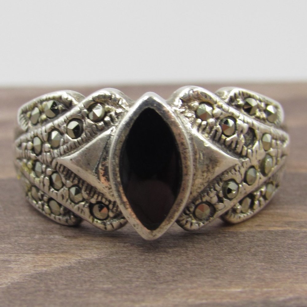 Size 5.75 Sterling Silver Marcasite Gem Band Ring